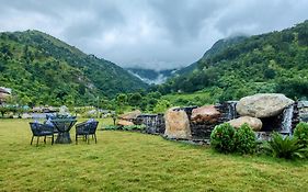 Corbett Vanvaas Resort